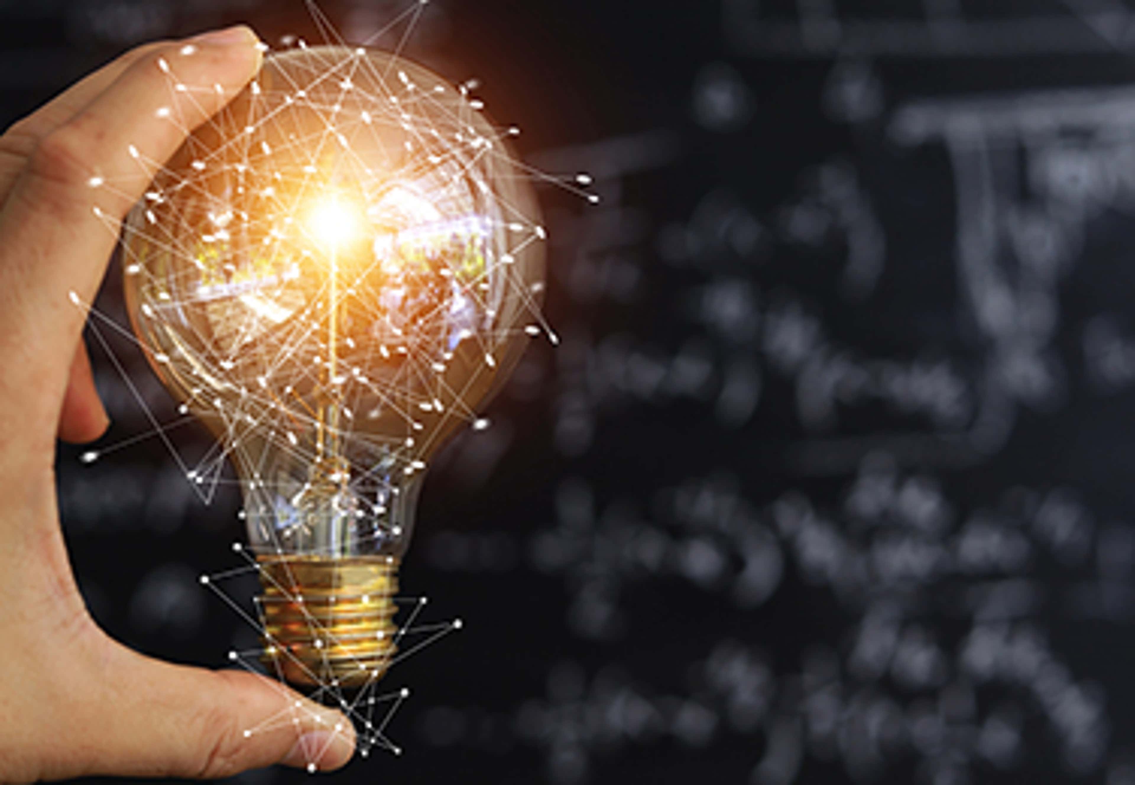 hand holding light bulb