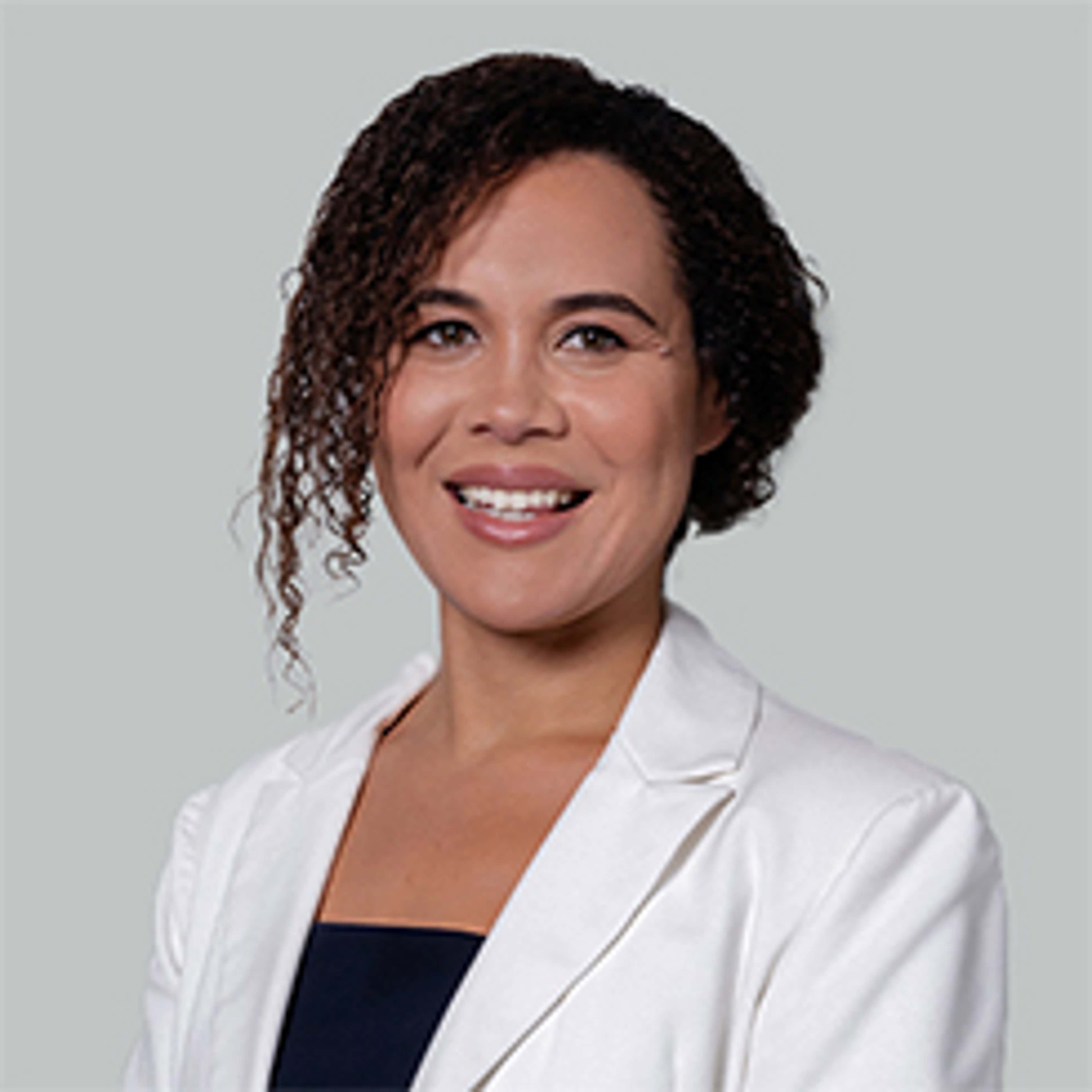 Headshot of Iliana Oris Valiente, CPA, CA