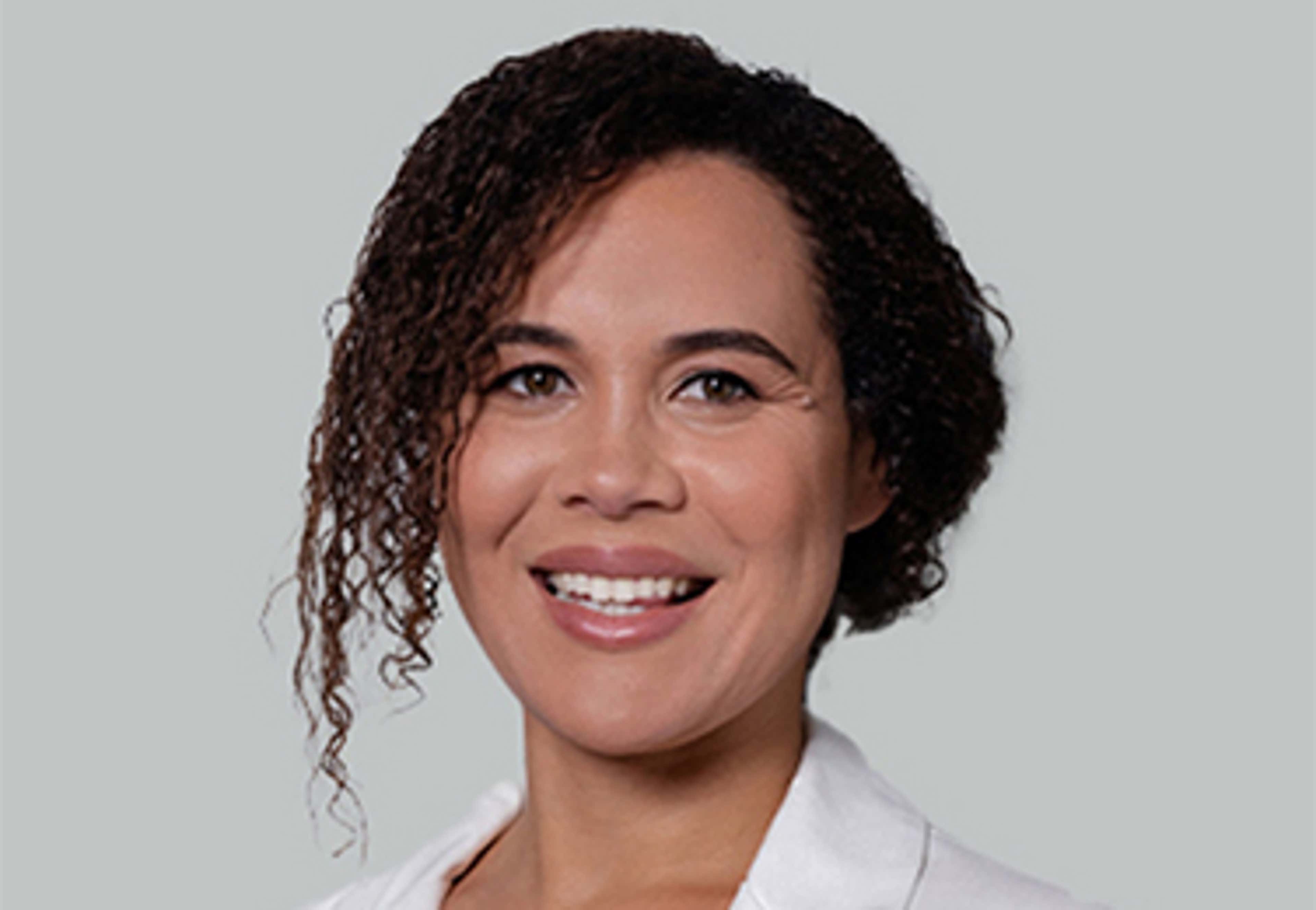 Headshot of Iliana Oris Valiente, CPA, CA
